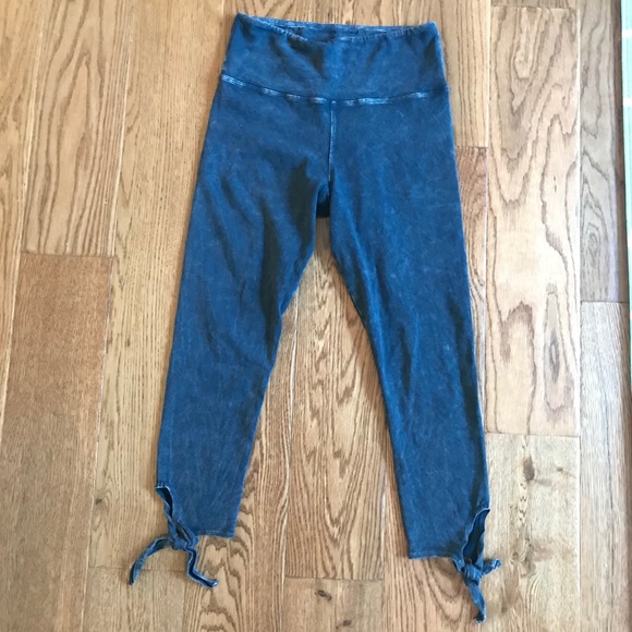 Jala Tie Capri Leggings - Picture 5 of 8